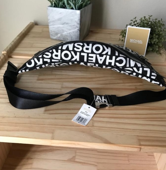 New tags on Mk kenly bag - Picture 3 of 7